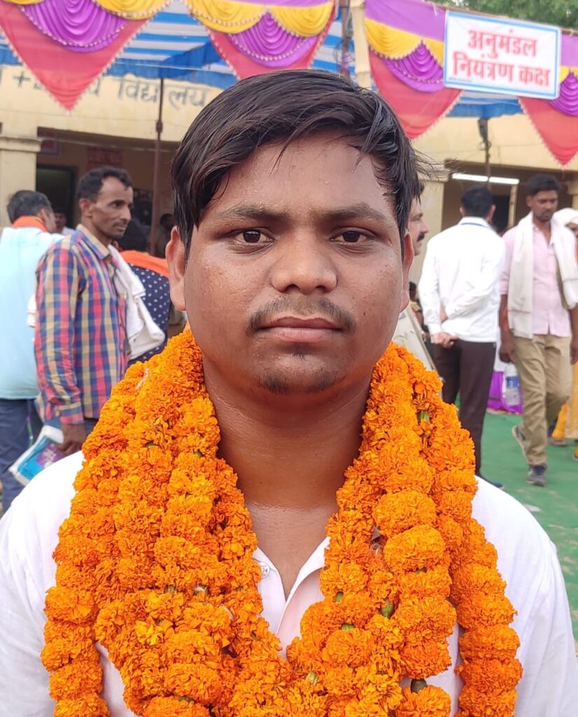 विवेक कुमार श्री बंशीधर नगर के कुंबा खुर्द से मुखिया निर्वाचित