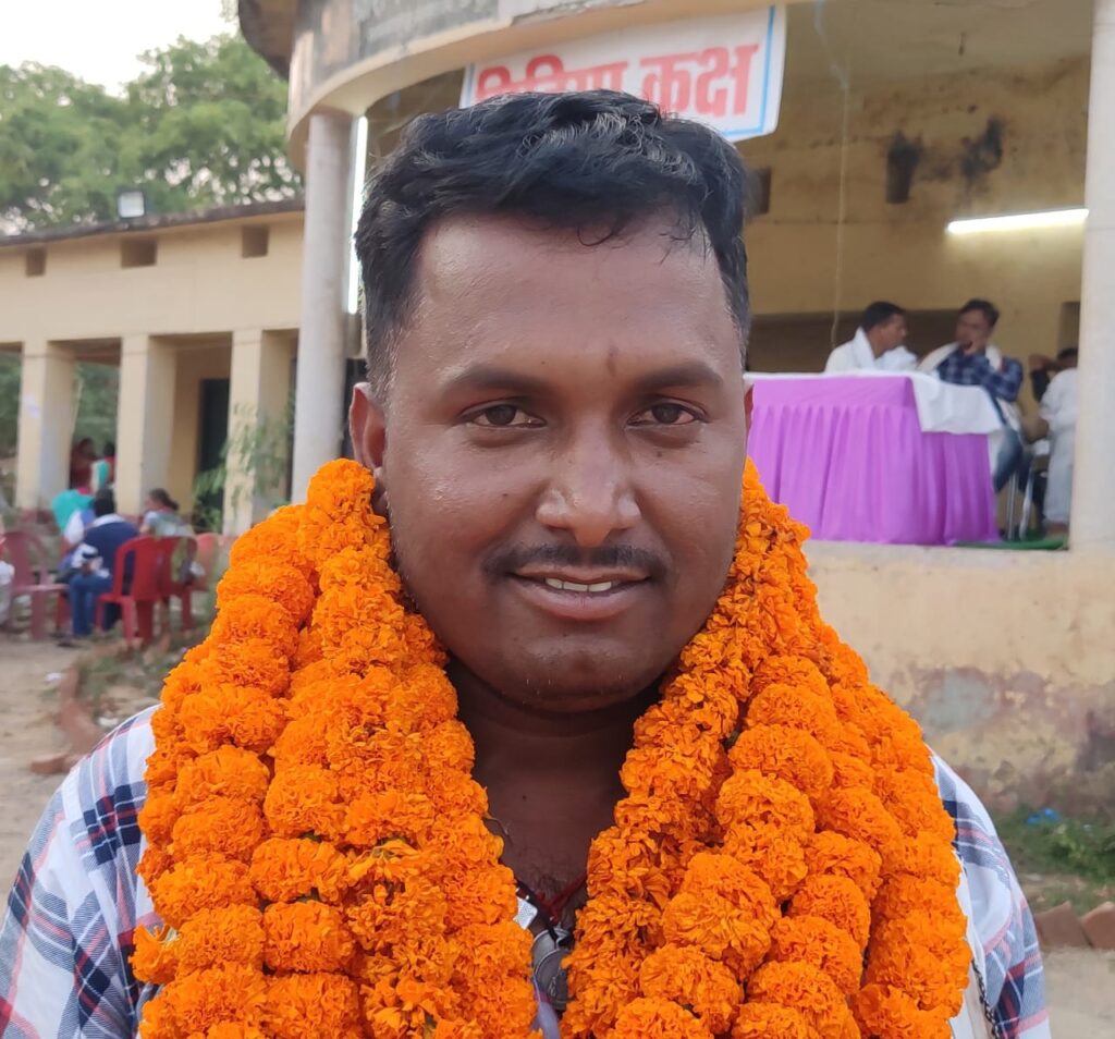धर्मेंद्र प्रसाद यादव धुरकी के रक्सी पंचायत से मुखिया निर्वाचित