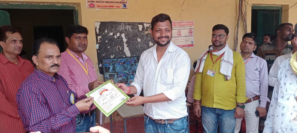 शैलेश चौबे चपरी पंचायत से मुखिया निर्वाचित