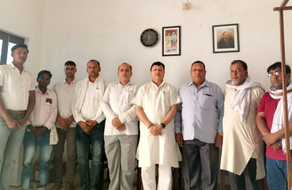 शंकर प्रताप देव इंटर महाविद्यालय के वरीय व्याख्याता मो मुख्तार अहमद खान के असामयिक निधन पर नगर गढ़ पर शोक सभा का आयोजन