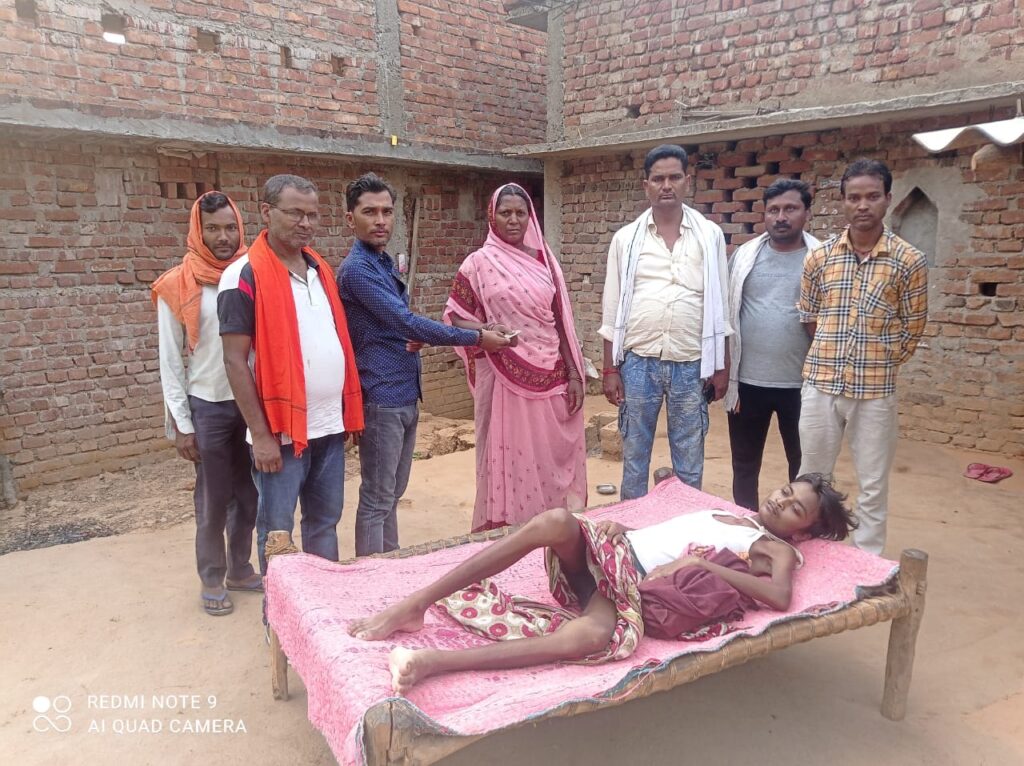 नवनिर्वाचित मुखिया प्रमोद कुमार ने चार महीनों से असाध्य बीमारी से ग्रसित व्यक्ति का किया आर्थिक सहयोग।