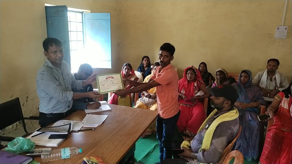4 पंचायत के मुखिया व उप मुखिया को दिलाया गया शपथ ग्रहण