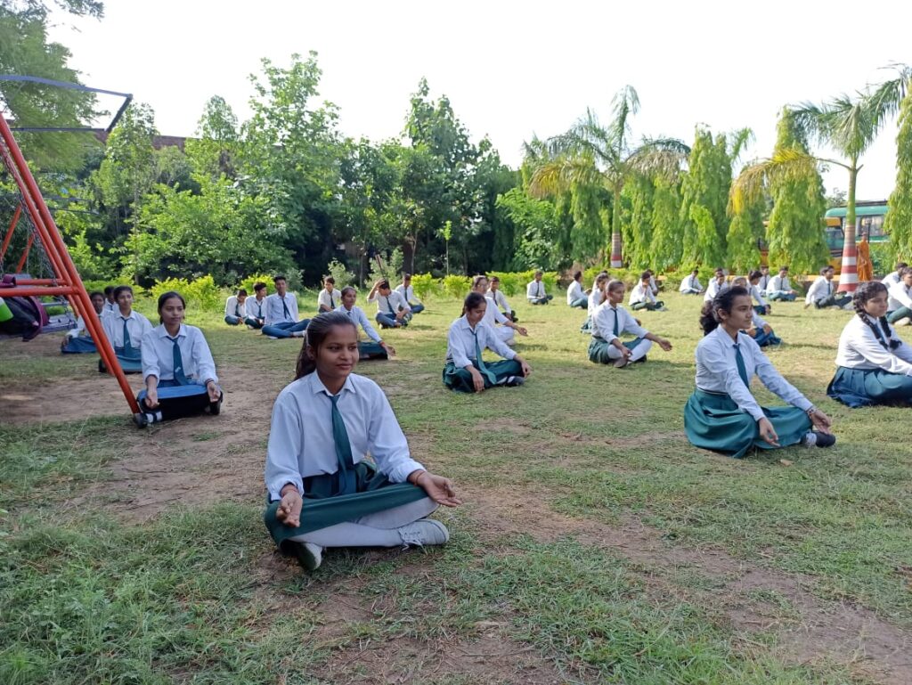 अंतर्राष्ट्रीय योग दिवस के अवसर पर मिलिनियम पब्लिक स्कूल सहित विभिन्न स्थानों पर योग शिविर का हुआ आयोजन।