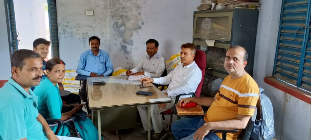प्रखंड संसाधन केंद्र अधौरा में बीआरपी श्रीकांत चौबे की अगुवाई में बीआरपी व सीआरपी की बैठक हुई सम्पन्न