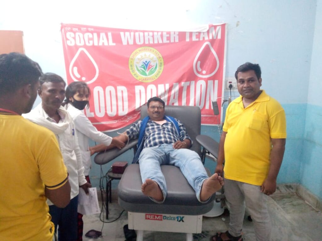 बहुजन समाज पार्टी के संगठन महामंत्री सुदीप कुमार सुमन ने ब्लड देकर बचाया जान