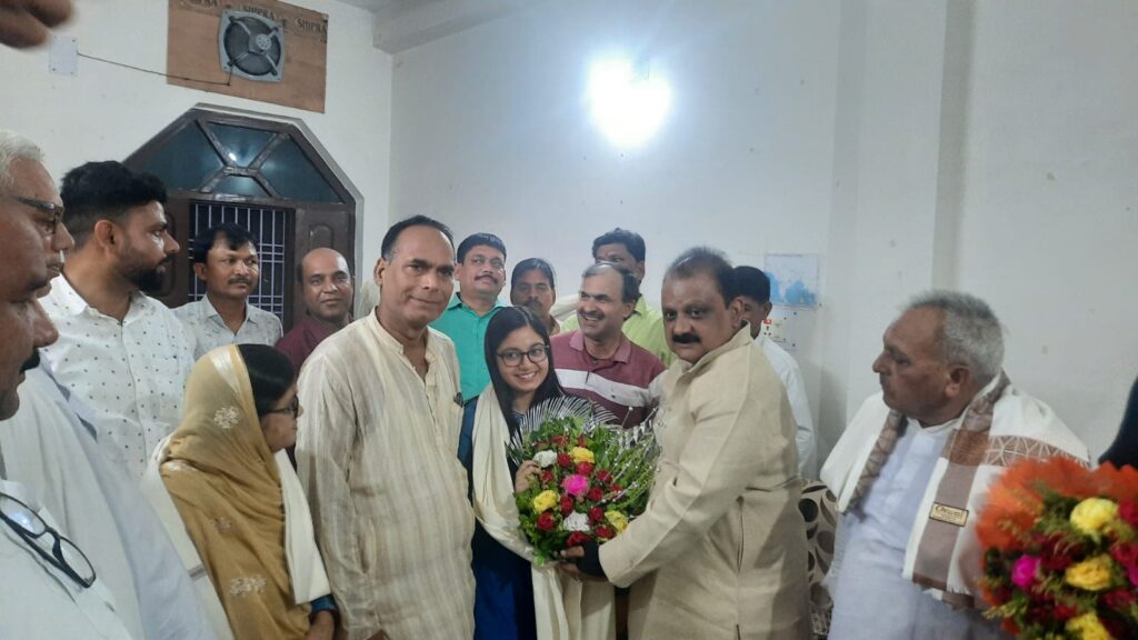 बेटी नम्रता ने गढ़वा का मान बढ़ाया – मंत्री मिथलेश