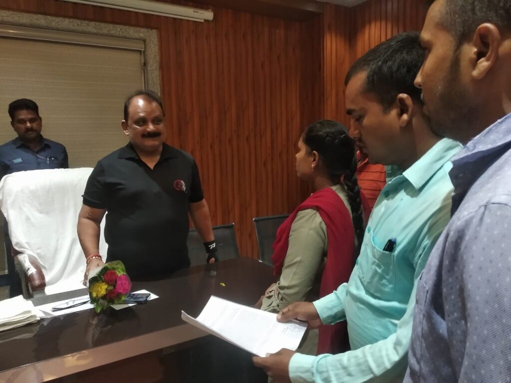 सहायक पुलिस अपनी मांगों को लेकर मंत्री मिथिलेश ठाकुर से मिले।