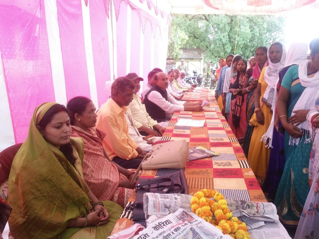 भंडरिया प्रखंड के वन विभाग विश्राम गृह में निर्वाचित जनप्रतिनिधि सम्मानित समारोह आयोजन किया गया