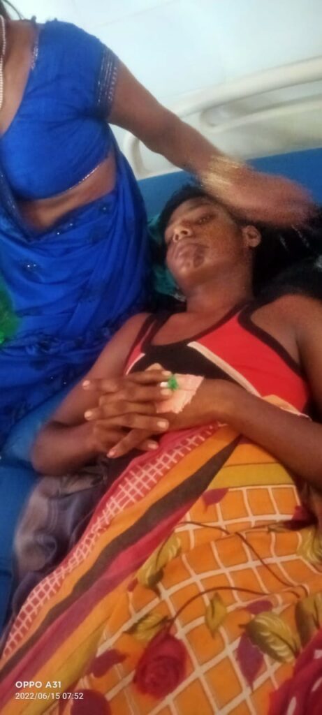 पीड़िता परिवार ने जनप्रतिनिधियों से जीवन बचाने की लगाई गुहार