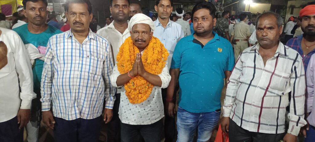 संतोष कुमार सिंह टंडवा पंचायत से मुखिया निर्वाचित