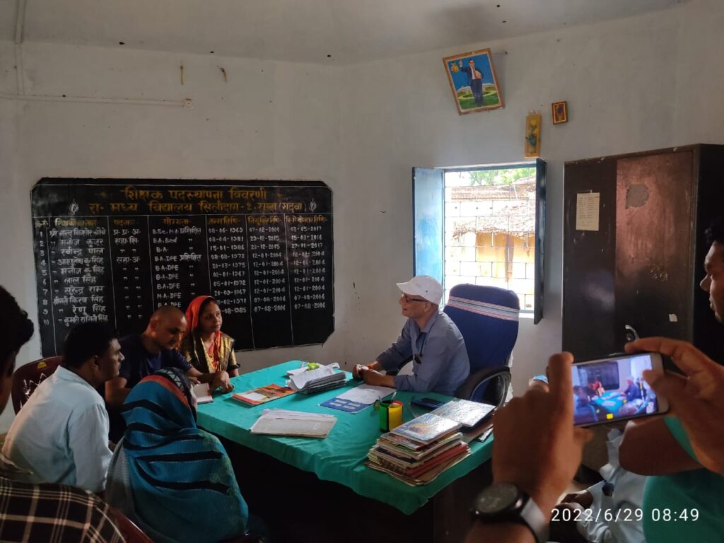 सिलीदाग पंचायत मुखिया अनीता देवी ने विद्यालय का किया औचक निरीक्षण
