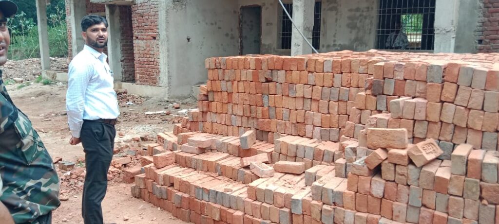 धुरकी में बन रहे प्रखंड व अंचल के पदाधिकारीयो व कर्मियों के आवासीय भवन में लग रहे घटिया सामग्री को लेकर एसडीओ ने उपायुक्त को भेजा प्रतिवेदन