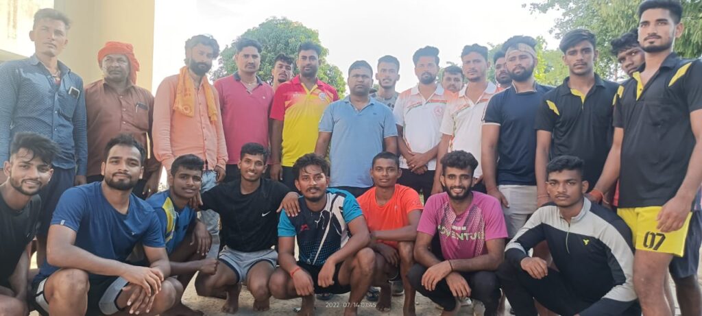 राष्ट्रीय सीनियर पुरुष कबड्डी प्रतियोगिता में भाग लेने वाले खिलाड़ियों को दिया जा रहा प्रशिक्षण