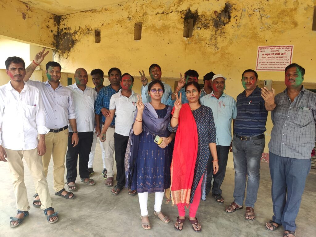 सरकार के कैबिनेट द्वारा पुनः पुरानी पेंशन योजना लागू करने की स्वीकृति दिए जाने पर जमा दो उच्च विद्यालय श्री बंशीधर नगर के शिक्षकों ने किया खुशियां जाहिर