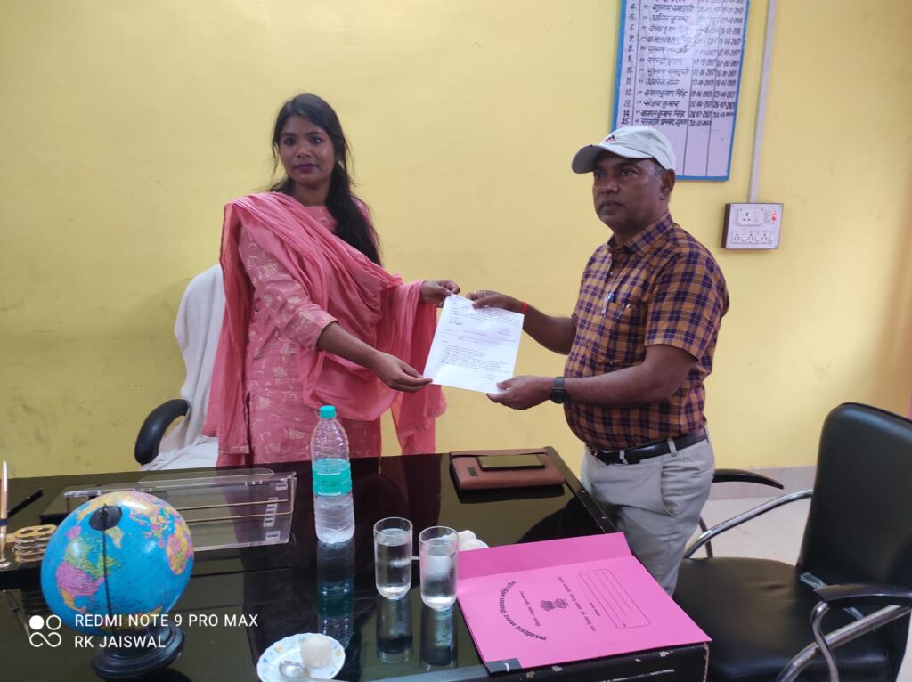 निकिता बाला ने नगर पंचायत मंझिआंव कार्यपालक पदाधिकारी के रूप में किया पदभार ग्रहण।
