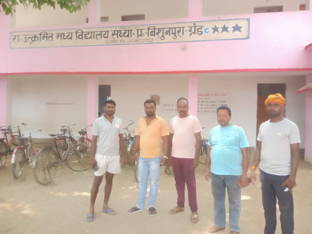 युवा समाजसेवी बलराम पासवान ने राजकीय उत्क्रमित मध्य विद्यालय संध्या का किया औचक निरीक्षण।