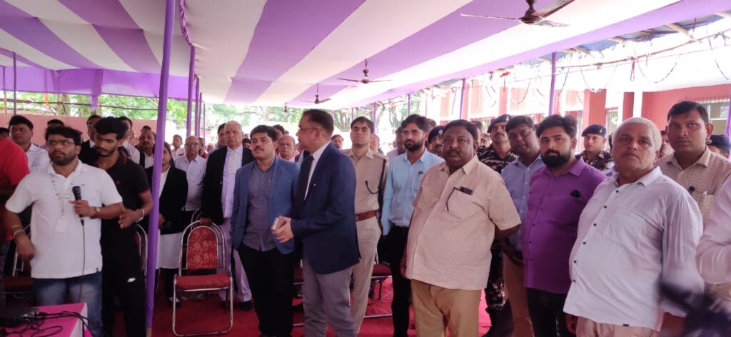 गढ़वा जिले के पीडीजे राजेश शरण सिंह, डीसी रमेश घोलप, डीडीसी राजेश कुमार राय, एसपी अंजनी कुमार झा ने सब डिविजनल कोर्ट के उद्घाटन समारोह की तैयारी का लिया जायजा।