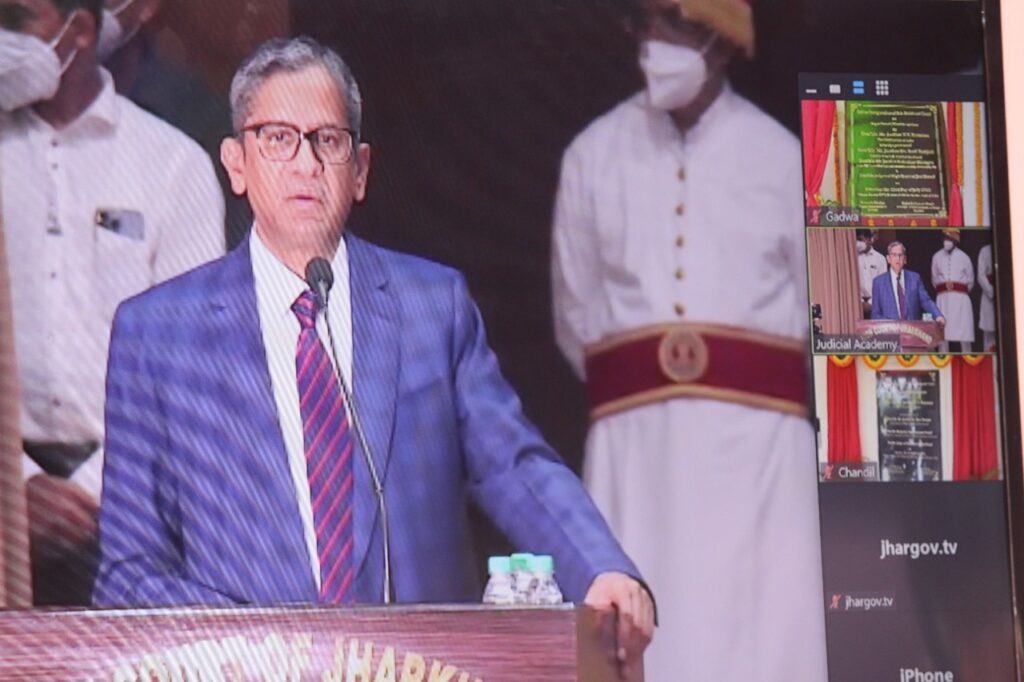 देश के मुख्य न्यायाधीश के द्वारा श्री बंशीधर नगर में बनकर तैयार सब डिविजनल कोर्ट का किया गया ऑनलाइन उद्घाटन