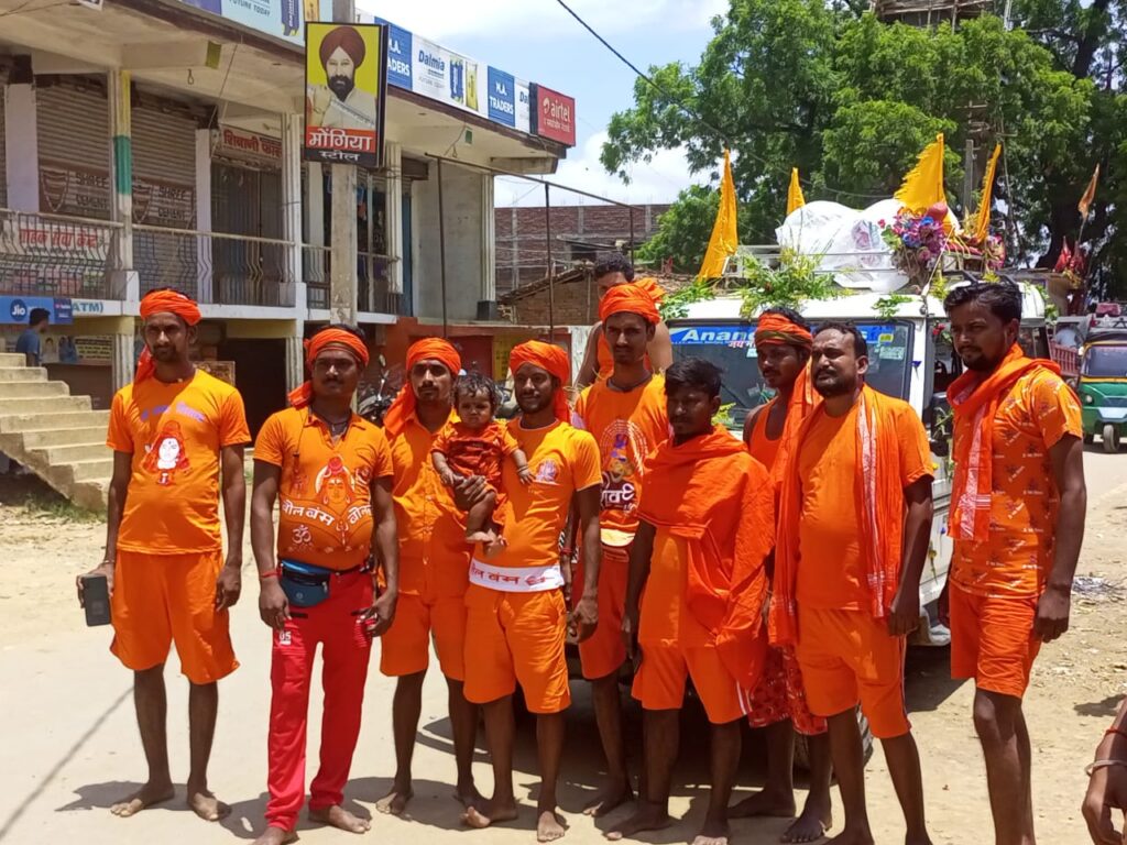 शिव शक्ति सेवा समिति  कांवरिया संघ खरौंधी के द्वारा कांवरियों की जत्था बोल बम के लिए हुआ रवाना*