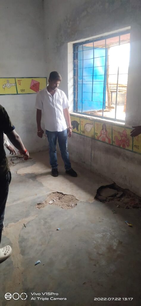 कॉंग्रेस सहकारिता विभाग चेयरमैन पलामू राहुल सिंह ने स्कूलो का लिया जायेगा।