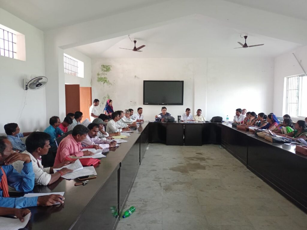 वोटर लिस्ट को आधार से जोड़ने एवं सुधार को लेकर बीएलओ के साथ प्रशिक्षण का किया गया कार्यक्रम