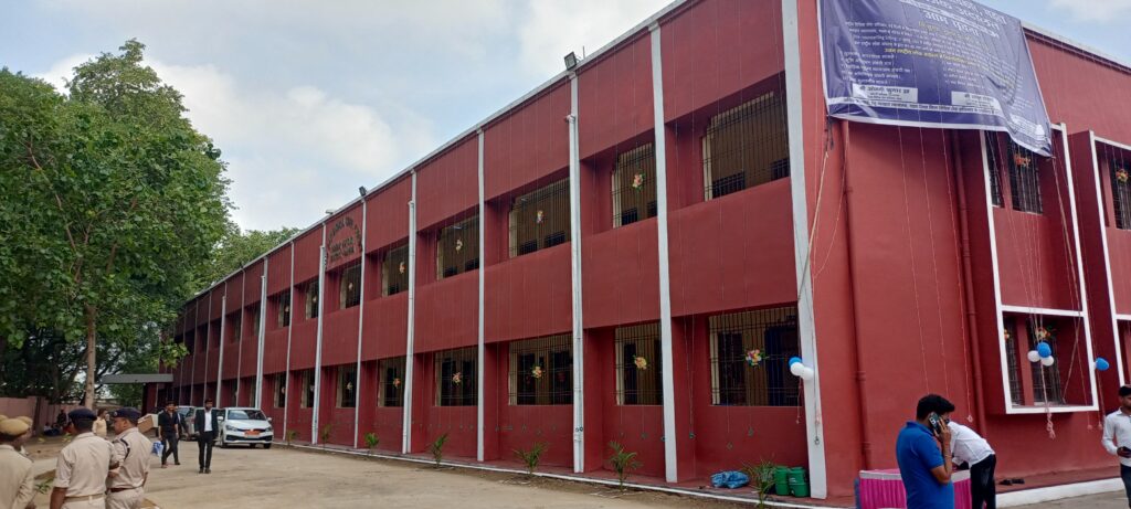 अधिवक्ताओं ने स्टांप शुल्क की वृद्धि के विरोध में काला बिल्ला लगा कर किया विरोध प्रदर्शन