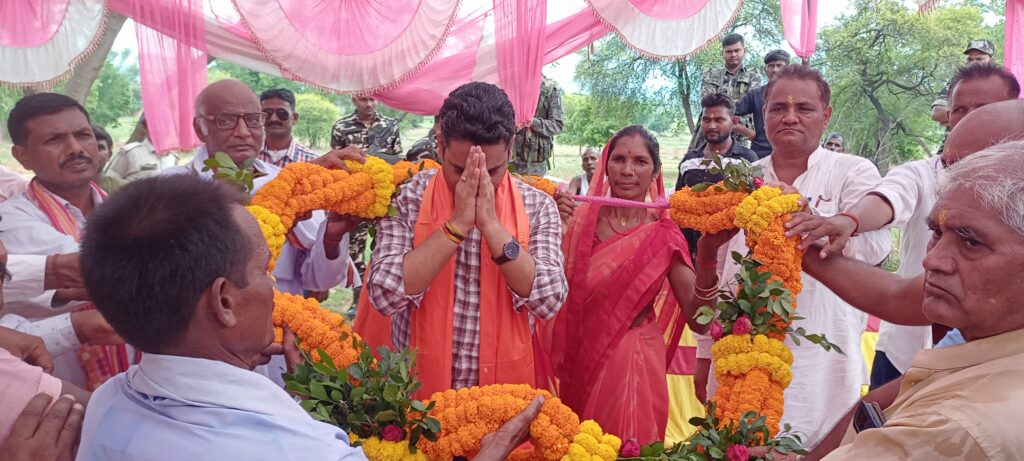 भाजपा विधायक भानु प्रताप शाही ने दो जगह पीसीसी पथ का किया शिलान्यास