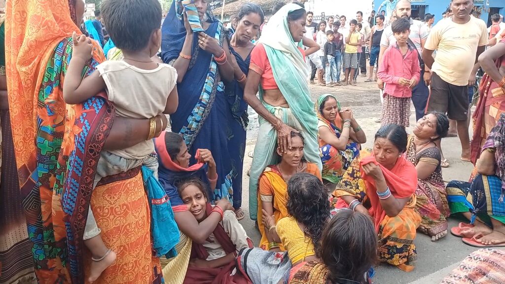 मजदूर की संदेहास्पद स्थिति में मौत पर परिजनों ने किया सड़क जाम।