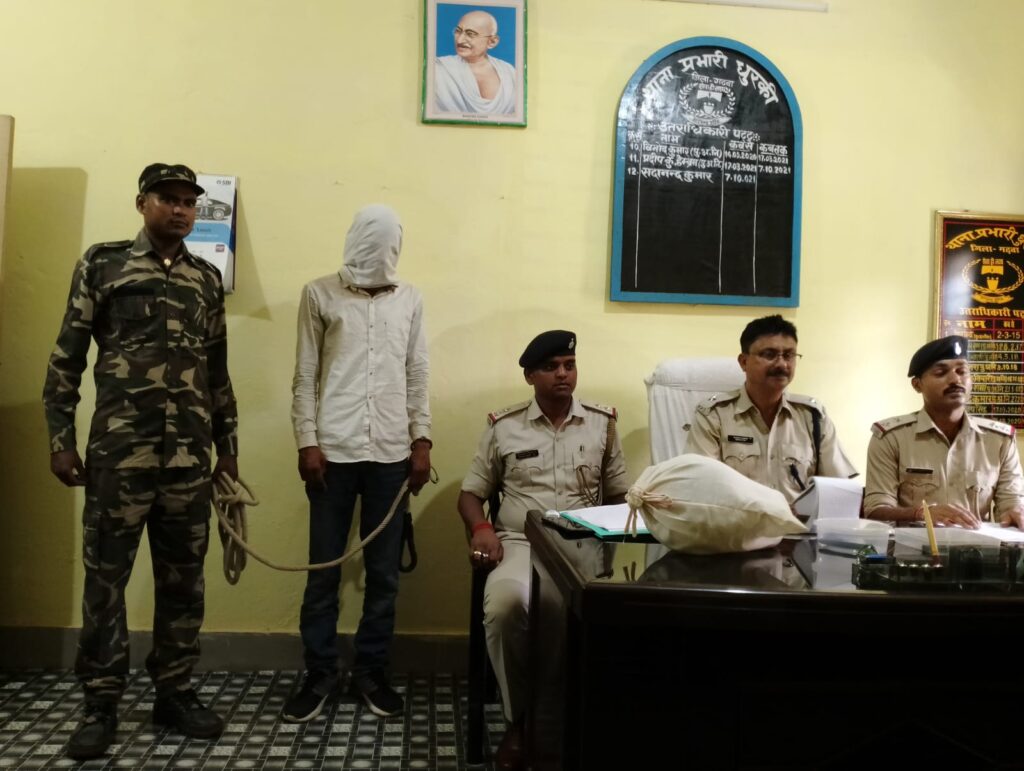 कलयुगी सनकी प्रेमी ने अपने ही प्रेमिका और 4 माह के दुधमुहे बच्चे की ली जान, फरार आरोपी गिरफ्तार