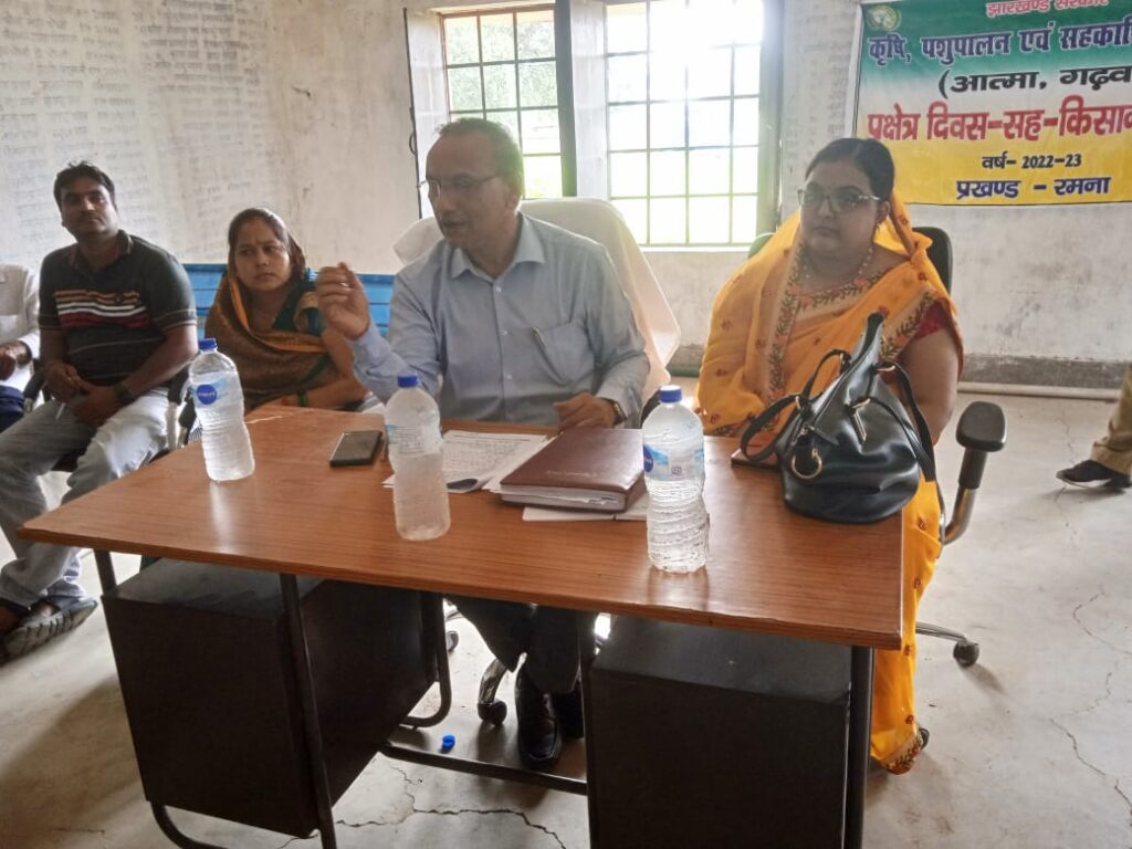 पंचायत सचिवालय मड़वनिया के प्रांगण में फसल राहत योजना के तहत कृषक गोष्ठी का आयोजन किया गया।