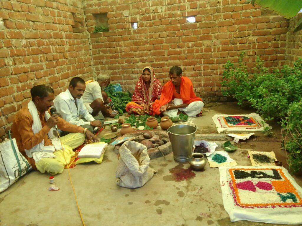 वर्षा होने के लिए इंद्र भगवान की की जा रही है पूजा अर्चना