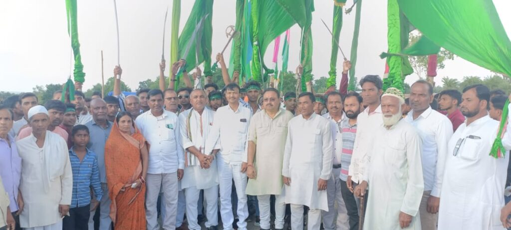 बंशीधर नगर के ग्रामीण इलाकों मुहर्रम त्यौहार आपसी भाईचारे व शांतिपूर्ण महोल्ल में हर्षोल्लास के साथ छोटकी चौकी का जुलूस निकाला गया।