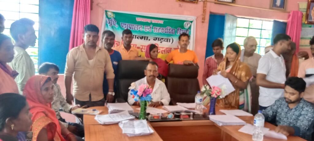 झारखण्ड सरकार राज्य फसल राहत योजना के तहत रमना प्रखंड के टंडवा पंचायत सचिवालय में  बुधवार को कैंप का आयोजन किया गया