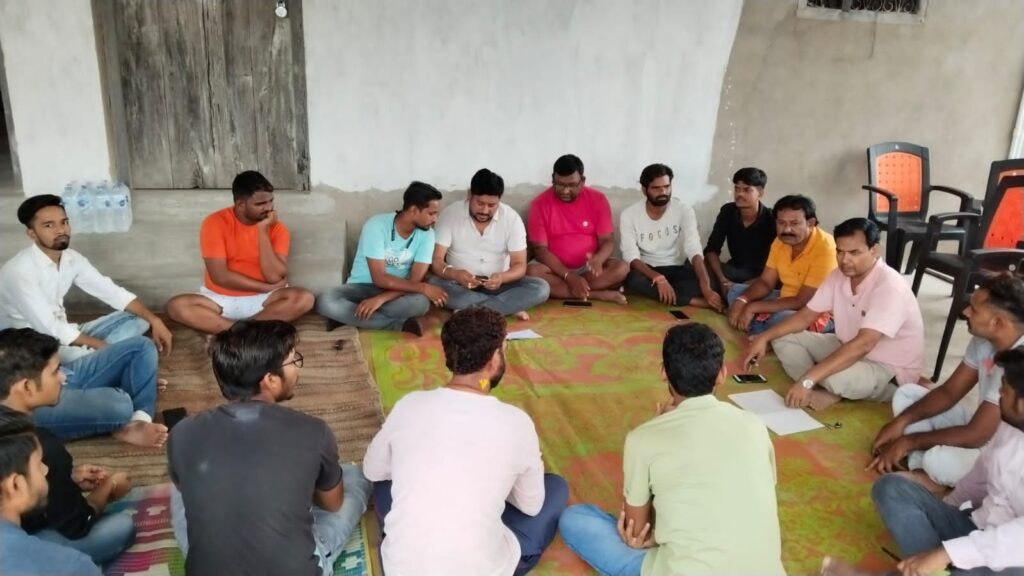 तिरंगा यात्रा निकालने को लेकर युवा समाजसेवी मारुत नंदन सोनी ने अपने आवास पर किया बैठक……प्रखंड के लोगों को इस यात्रा में शामिल होने के लिए किया अपील।