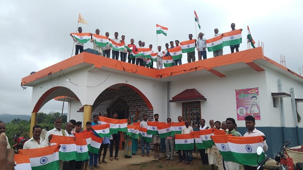 मुकुंदपुर पंचायत के मुखिया सह भाजपा ओबीसी मंडल अध्यक्ष मूंगा साह ने हर घर तिरंगा अभियान का किया शुभारंभ।