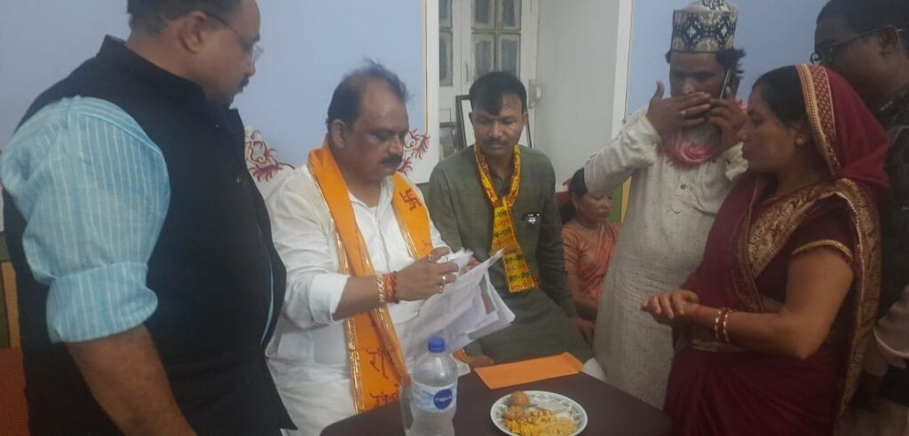 प्रखंड प्रमुख शोभा देवी ने झारखंड सरकार के पेयजल एवं स्वच्छता विभाग मंत्री मिथलेश ठाकुर को ग्यारह सूत्री मांग पत्र सौंपा