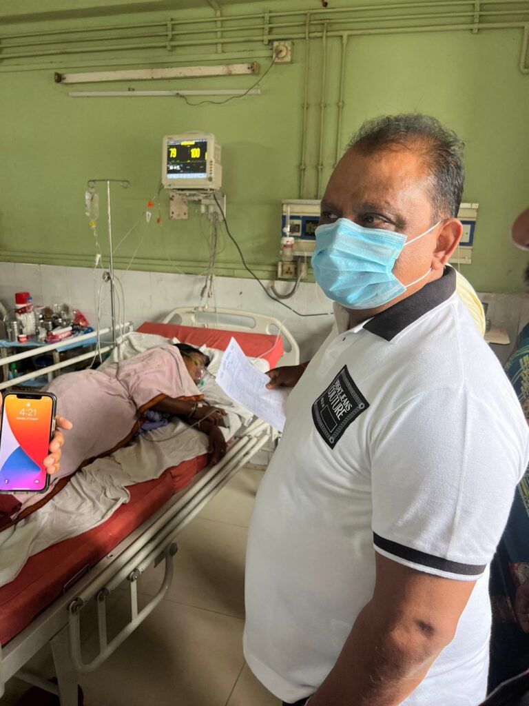 रिम्स पहुंचे मंत्री मिथिलेश, क्षेत्र के मरीजों का लिया हाल-चाल, किया सहयोग