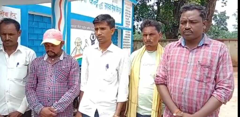 शिक्षक रामगहन राम के आकस्मिक निधन पर पंचायत सचिवालय विलयती खैर में मुखिया की अध्यक्षता में किया गया शोक सभा का आयोजन