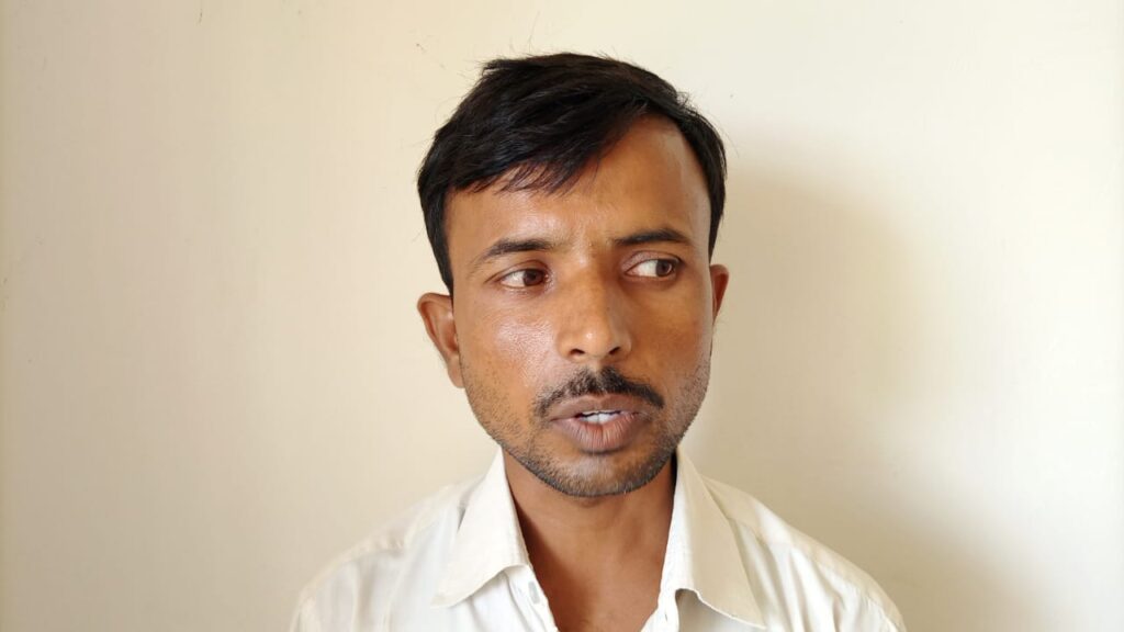 फर्जी कार्य करने के दबाव बनाने व कार्य नही करने पर स्वयंसेवक को पिटाई कर दी गई