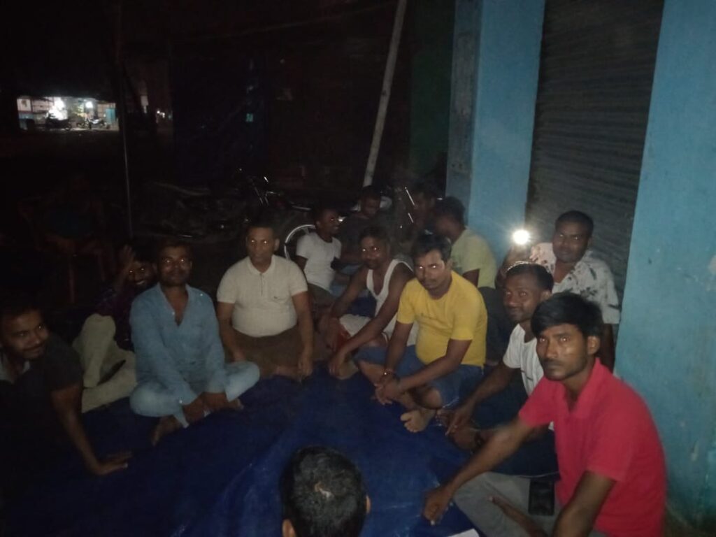 भगत सिंह चौक पिपरतर धर्मदेव ठाकूर के आवास में आगामी दुर्गा पूजा को लेकर सूर्या क्लब के सदस्यों की बैठक सम्पन्न हुई