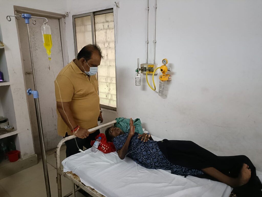 सुनीता खाका से मिलने रिम्स पहुंचे मंत्री मिथिलेश ठाकुर*l