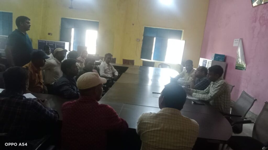 प्रधानमंत्री आवास को लेकर प्रखंड कार्यालय में की गई समीक्षा बैठक