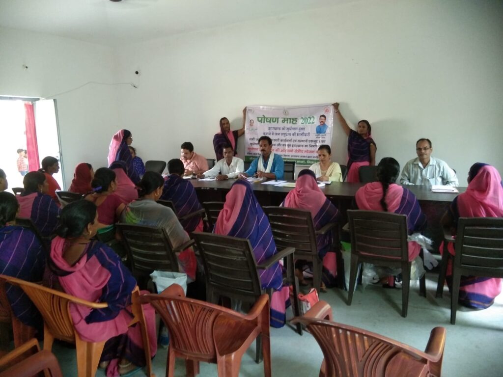 बिशुनपुरा ब्लॉक के मीटिंग हॉल में आंगनबाड़ी सेविकाओं की मीटिंग हुई संपन्न