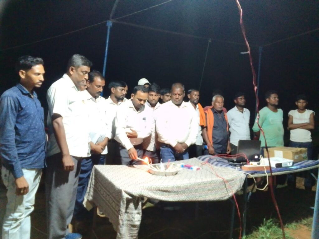 जिला परिषद सदस्य धर्मराज पासवान ने फीता काटकर एवं दिपप्रज्वलीत कर सिरियल रामायण का  किया शुभारंभ