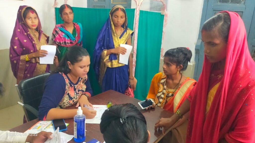 सामुदायिक स्वास्थ्य केन्द्र में 85 गर्भवती महिलाओं का महिला चिकित्सिका प्रियंका कुमारी के द्वारा एएनसी की जांच किया गया।