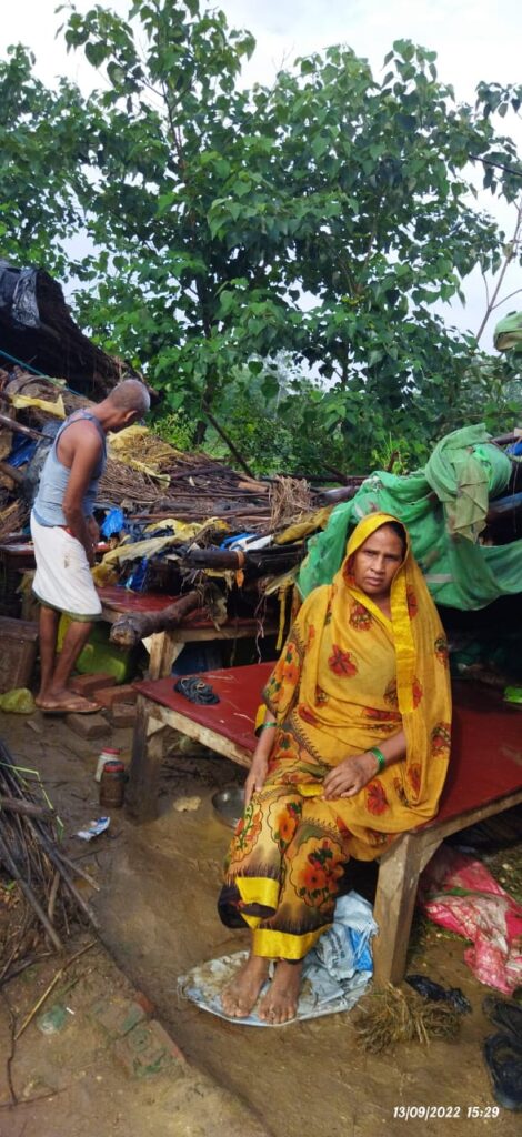 तेज बारिश के वजह से घर हुआ ध्वस्त।