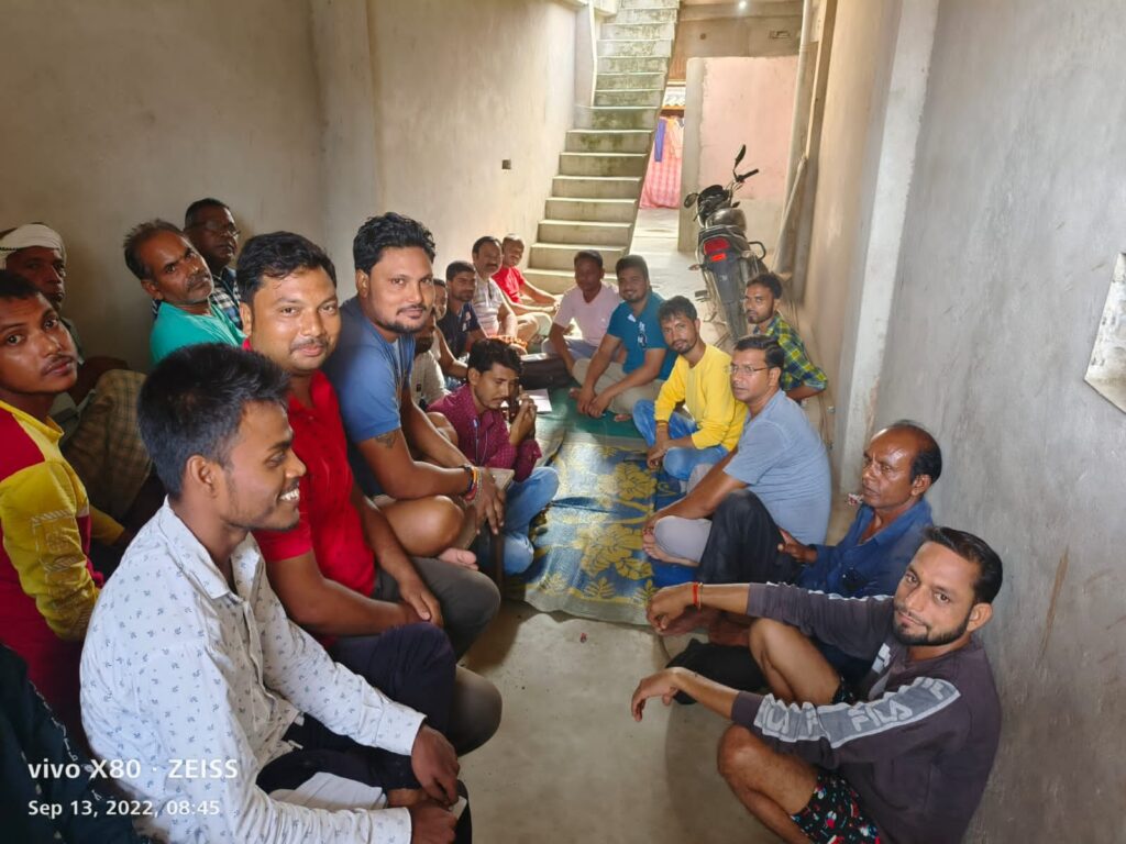 दुर्गा पूजा धूमधाम से मनाने को लेकर नवदीप संघ दुर्गा पूजा कमिटी के द्वारा की गई बैठक