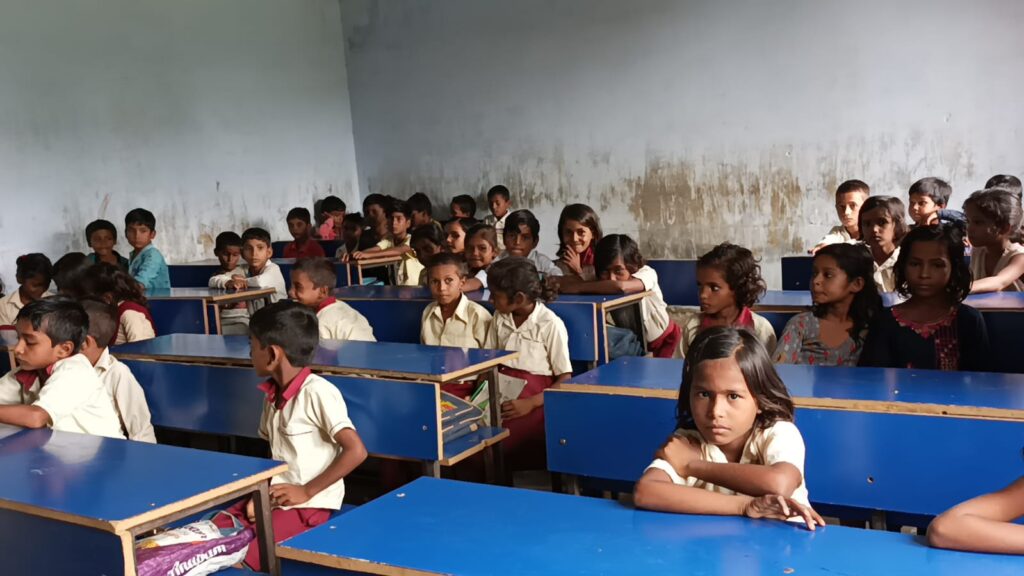 राशि के अभाव में दर्जनों सरकारी विद्यालय में मध्यान भोजन बंद।