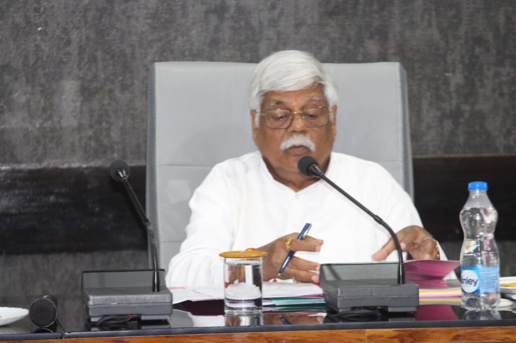 सांसद विष्णु दयाल राम की उपस्थिति में समाहरणालय स्थित सभाकक्ष में सांसद निधि के तहत आवंटित किए गए राशियों को विभिन्न योजनाओं के तहत खर्च करते हुए सदुपयोग में लाने हेतु समीक्षात्मक बैठक हुईं संपन्न।