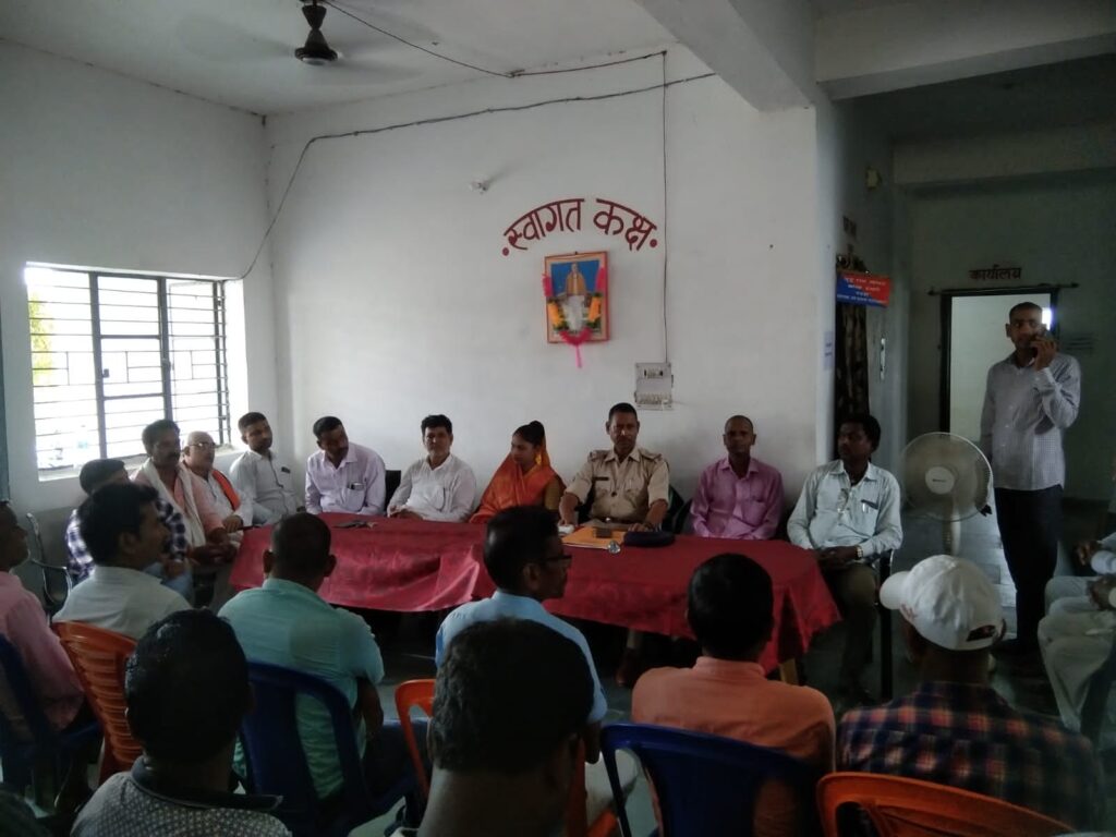दशहरा पर्व एवं मिलाद उन नवी पर्व को लेकर थाना परिसर में किया गया शान्ति समिति की बैठक